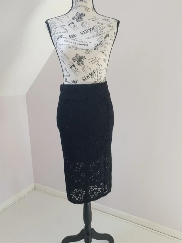 ❤️ Black mid-length skirt with crochet effect – Stradivarius – Size S – Good condition – photo 4